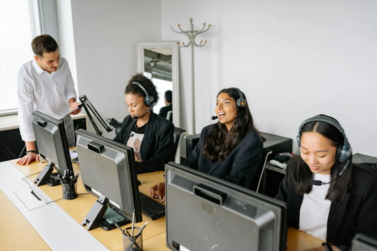 Chatbot intelligent et agent conversationnel vocal pour le service client en entreprise